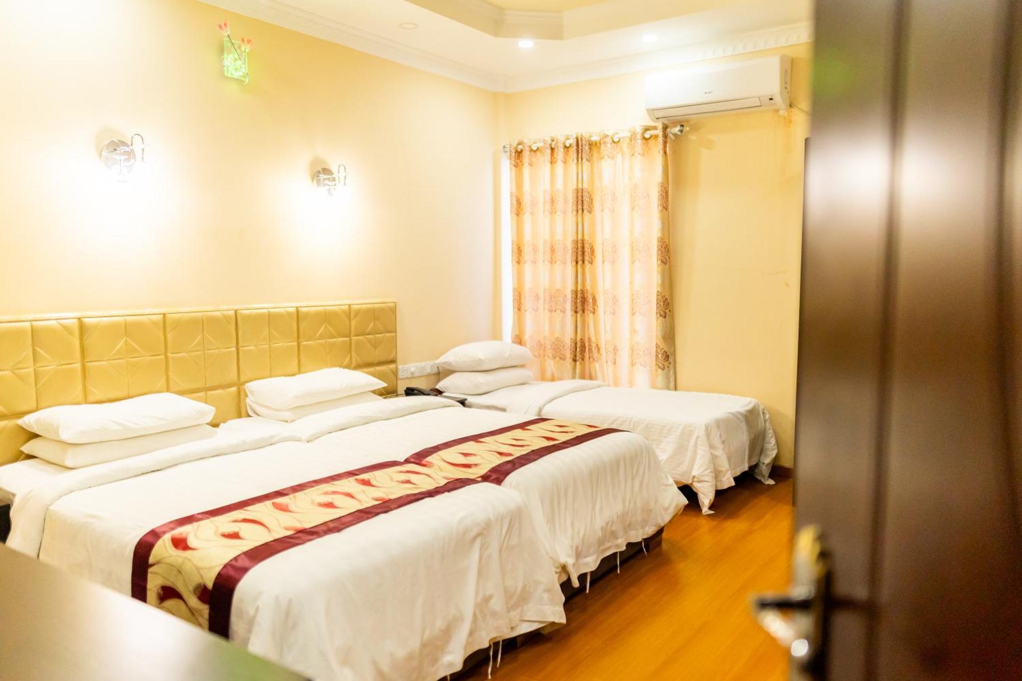 Abuharee Grand Hotel Addu City ภายนอก รูปภาพ