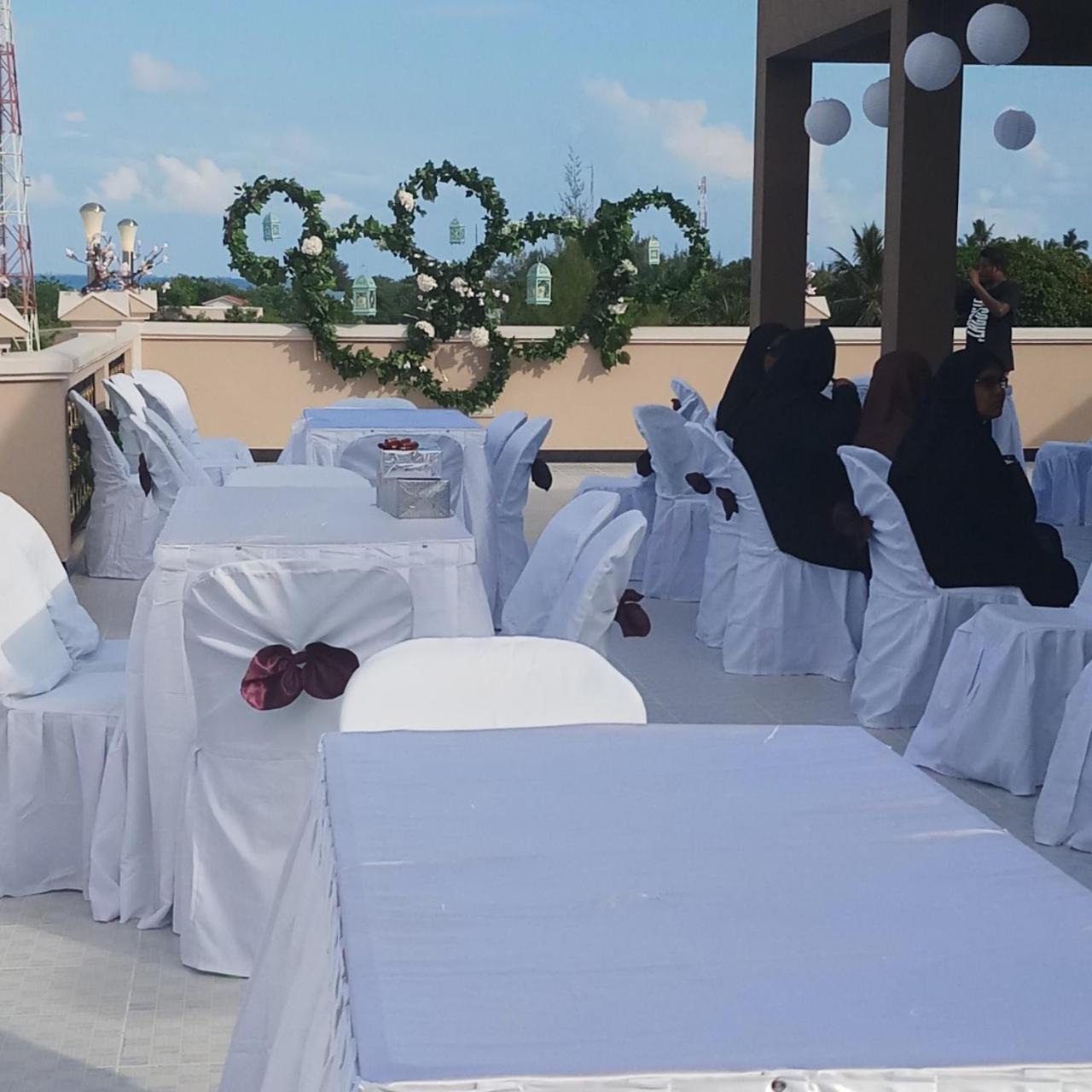 Abuharee Grand Hotel Addu City ภายนอก รูปภาพ