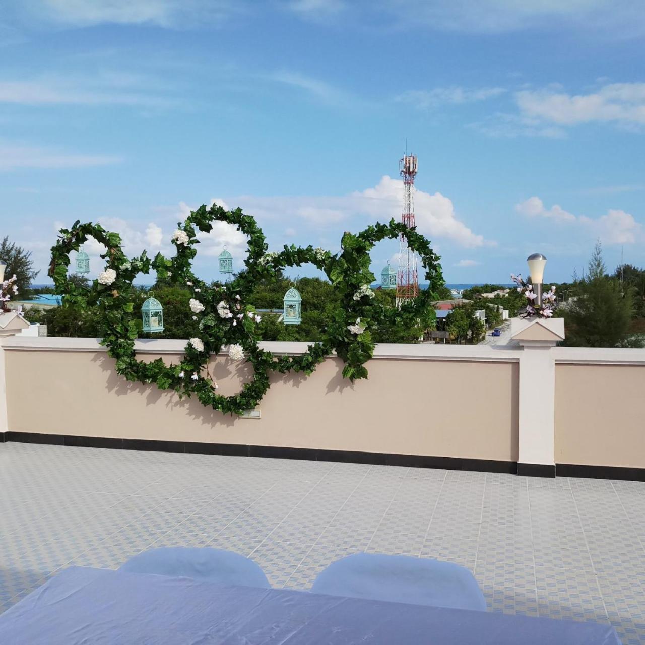 Abuharee Grand Hotel Addu City ภายนอก รูปภาพ