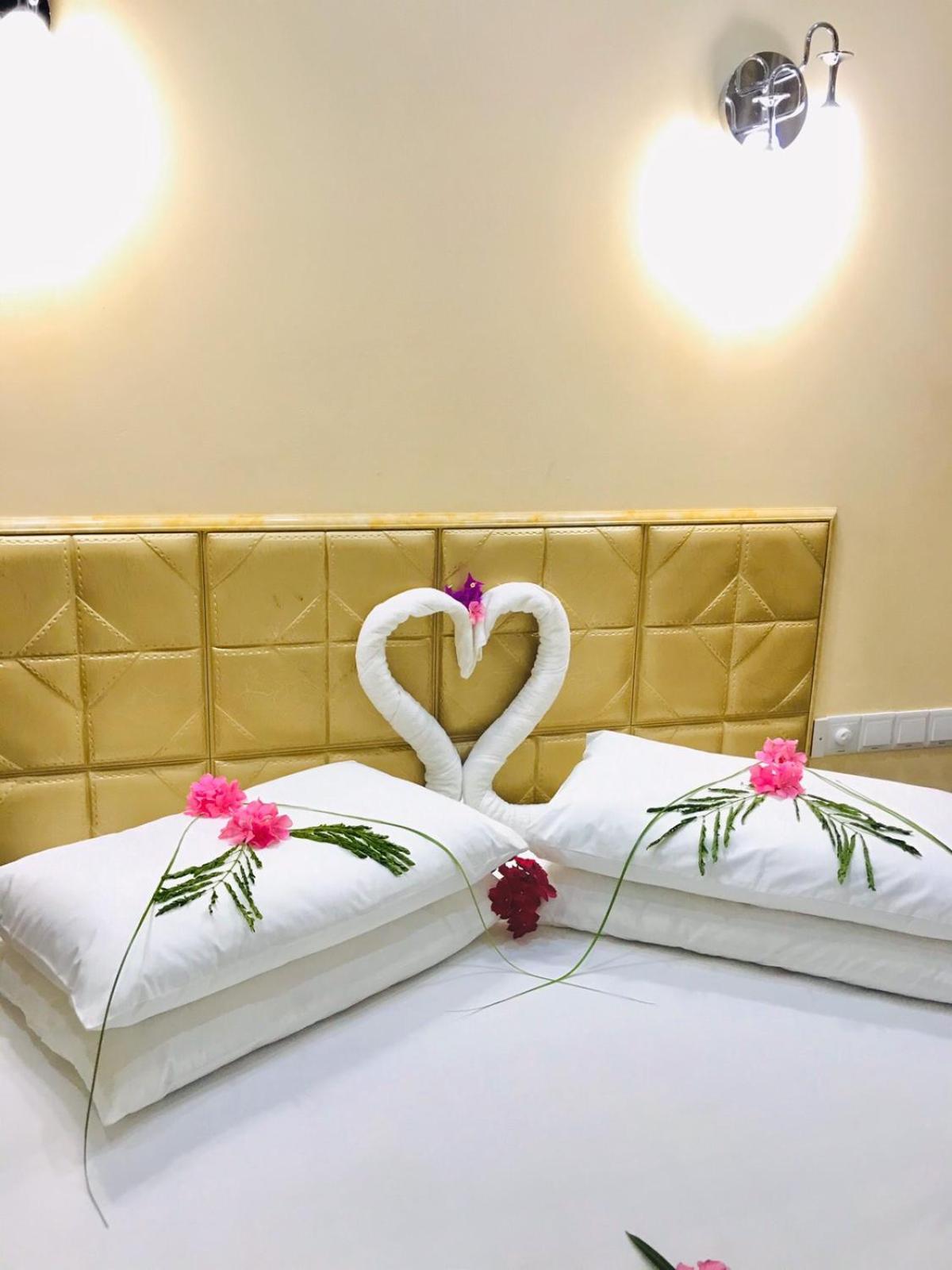 Abuharee Grand Hotel Addu City ภายนอก รูปภาพ