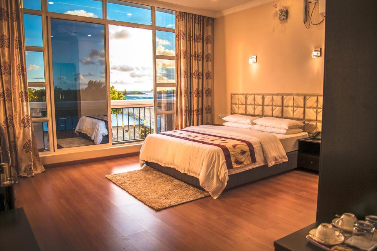 Abuharee Grand Hotel Addu City ภายนอก รูปภาพ
