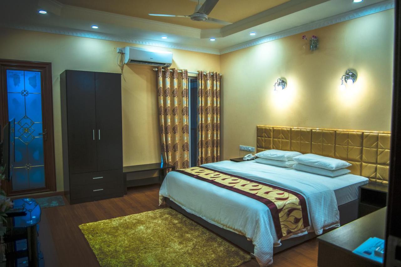 Abuharee Grand Hotel Addu City ภายนอก รูปภาพ
