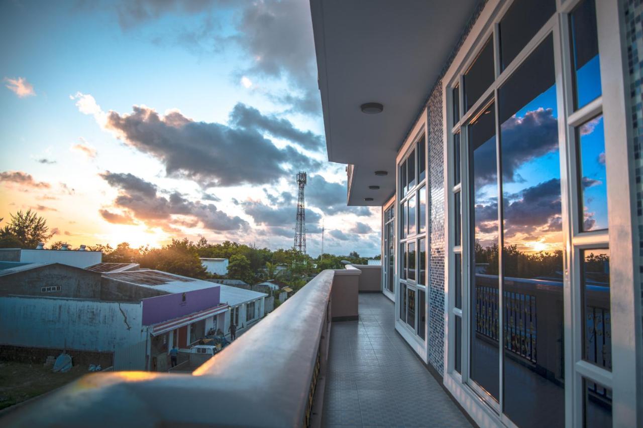 Abuharee Grand Hotel Addu City ภายนอก รูปภาพ