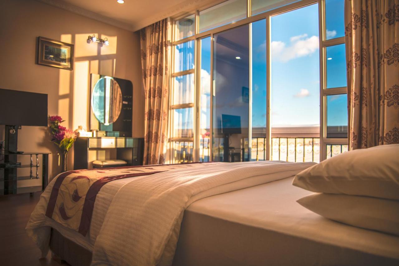 Abuharee Grand Hotel Addu City ภายนอก รูปภาพ