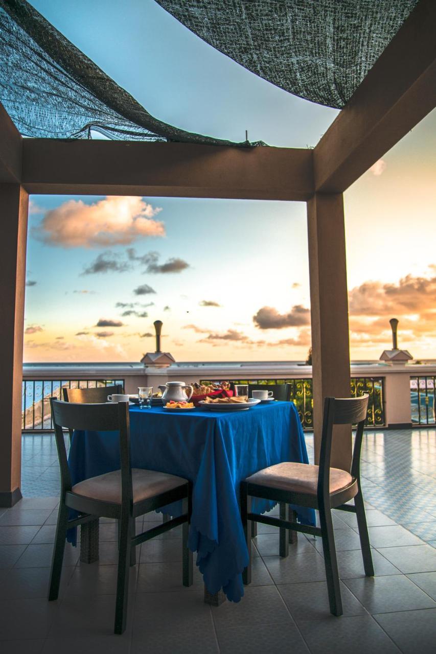 Abuharee Grand Hotel Addu City ภายนอก รูปภาพ