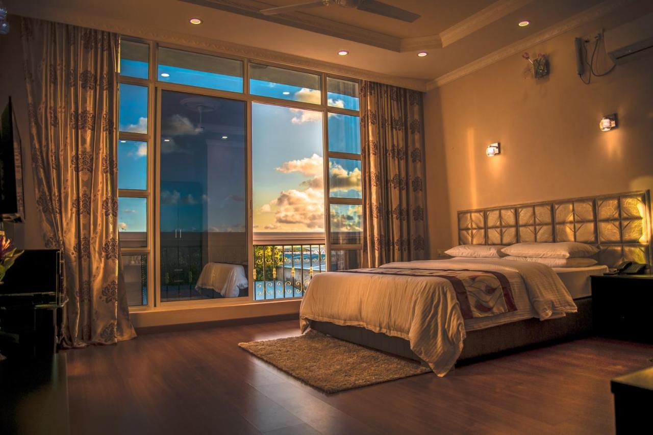 Abuharee Grand Hotel Addu City ภายนอก รูปภาพ