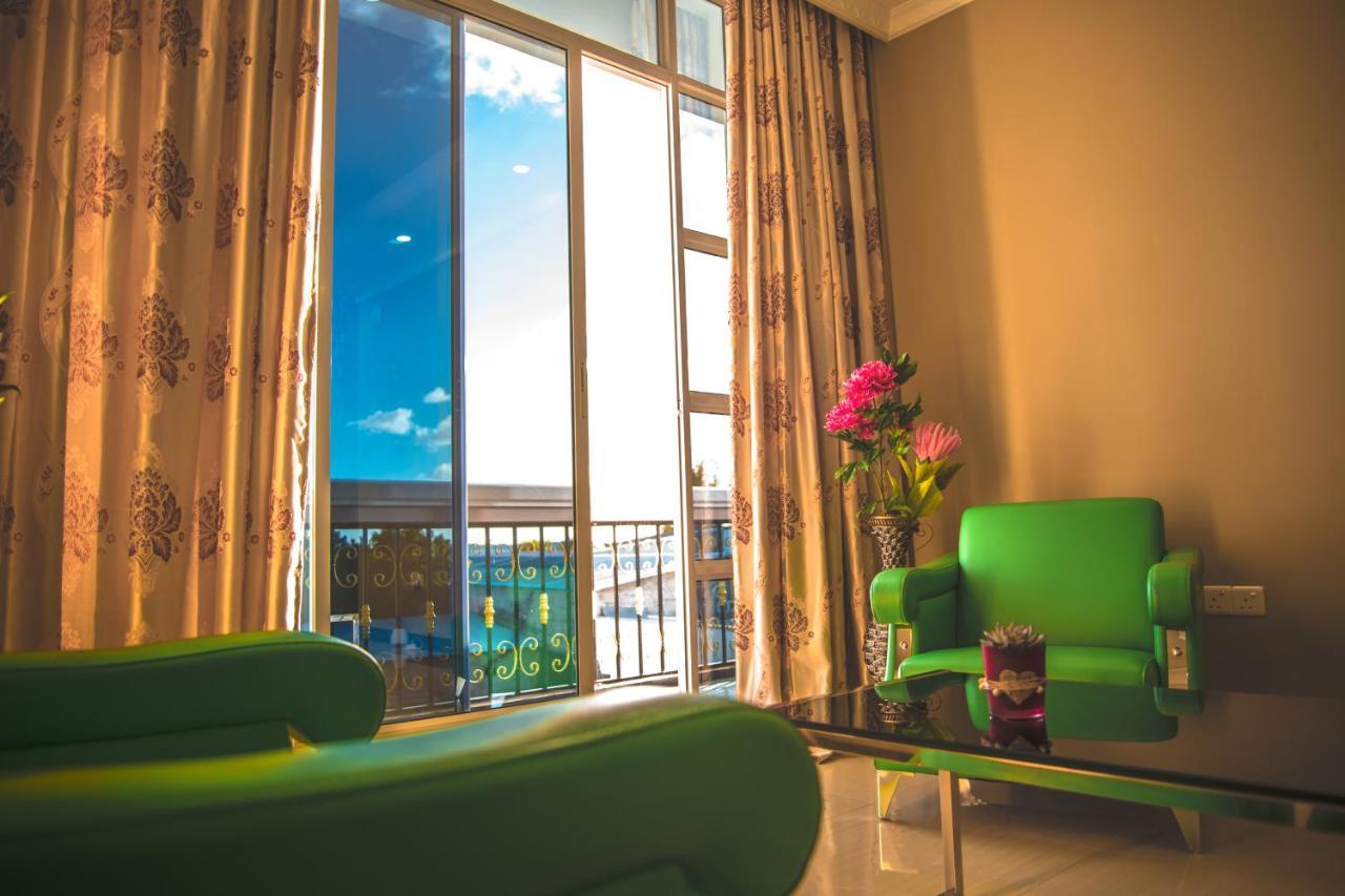 Abuharee Grand Hotel Addu City ภายนอก รูปภาพ
