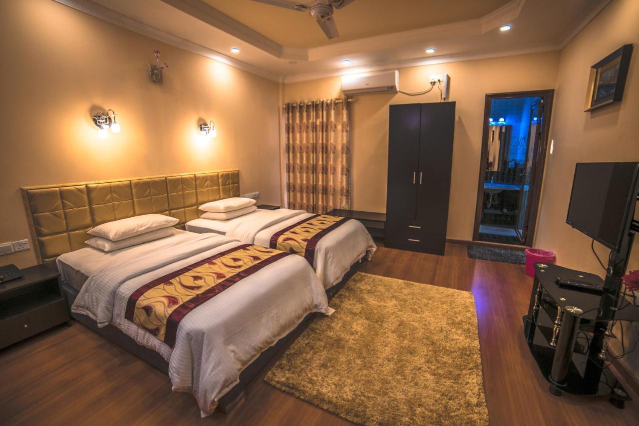 Abuharee Grand Hotel Addu City ภายนอก รูปภาพ