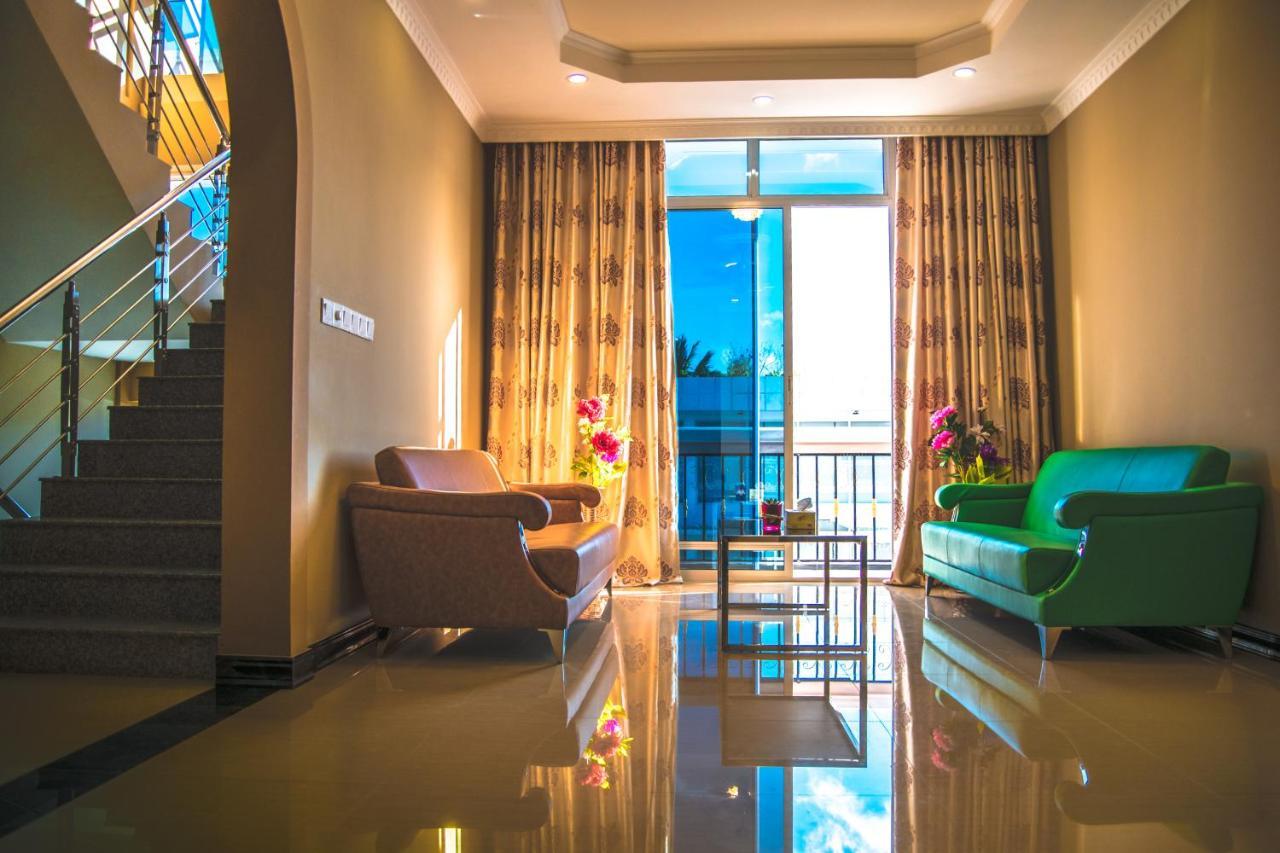 Abuharee Grand Hotel Addu City ภายนอก รูปภาพ