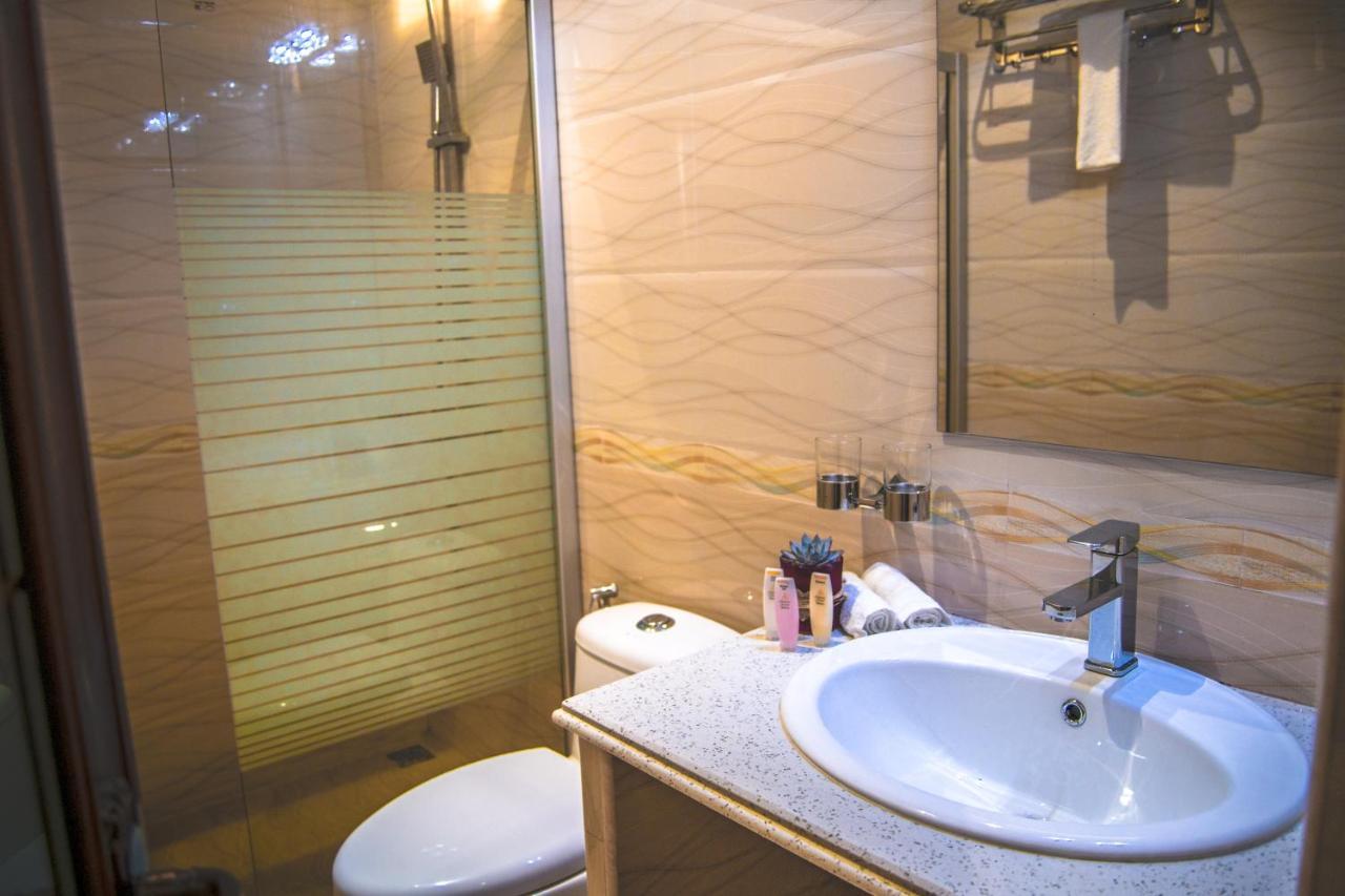 Abuharee Grand Hotel Addu City ภายนอก รูปภาพ