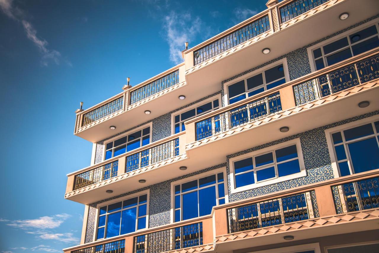 Abuharee Grand Hotel Addu City ภายนอก รูปภาพ