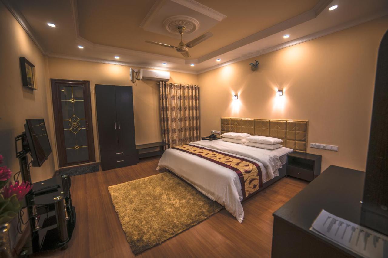 Abuharee Grand Hotel Addu City ภายนอก รูปภาพ